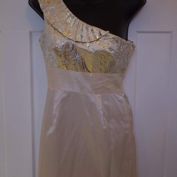 Costa Blanca Gold Jacquard/Satin One Shoulder Dress NWT- Sz. M - Picture 3 of 6